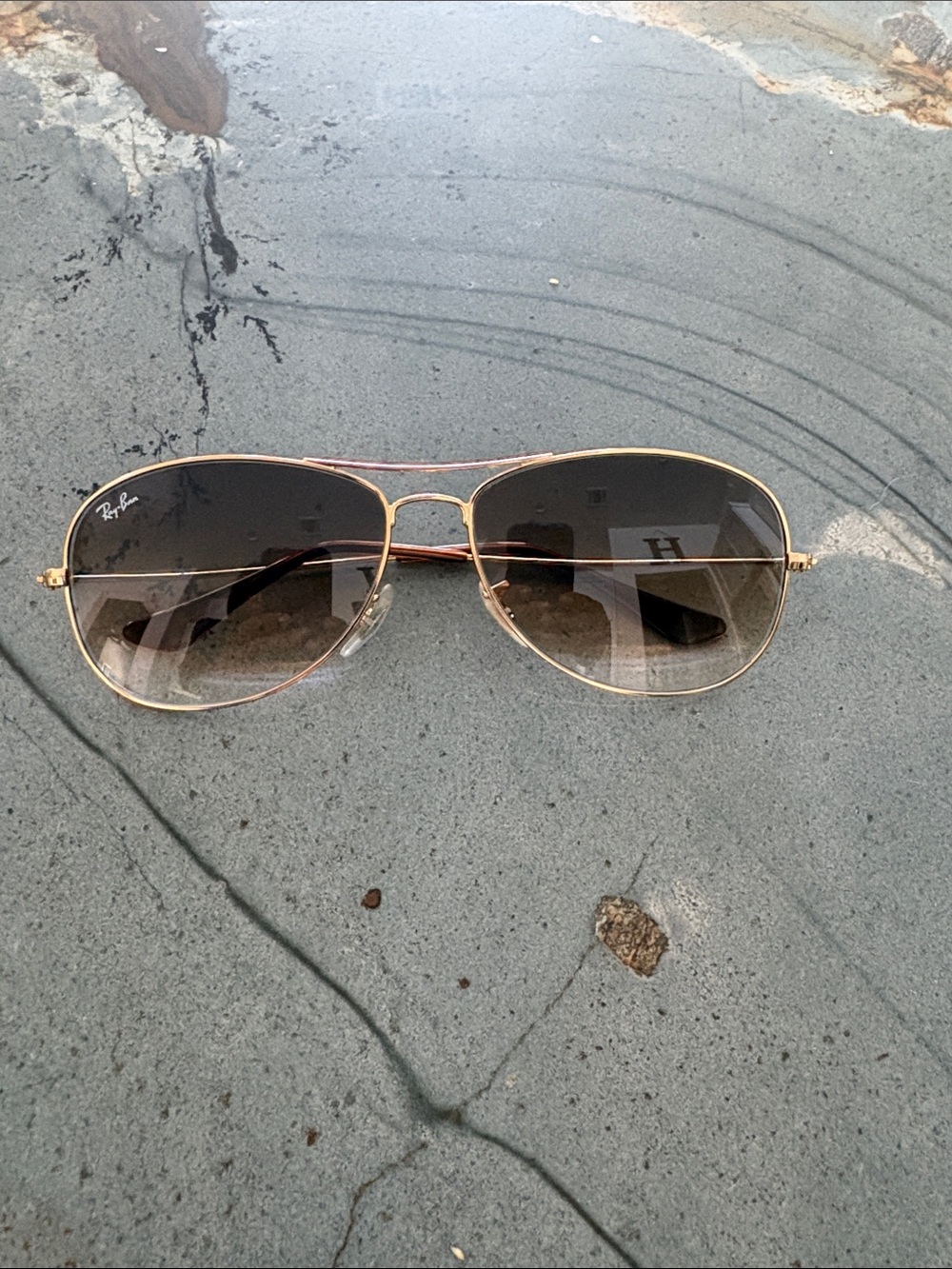 Ray-Ban Women’s Gold Frame Aviator Sunglasses with Gradient Black Lenses
